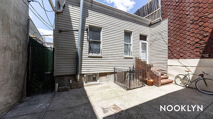 Rented by Nooklyn NYC LLC | media 31