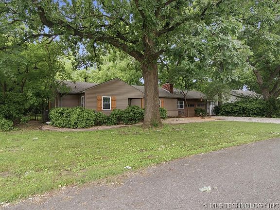 2nd image of 1440 E 55th Pl