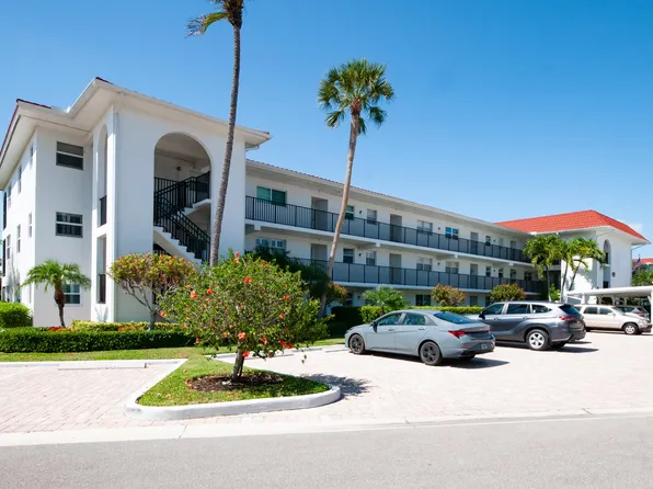 49 High Point Cir S APT 102, Naples, FL 34103