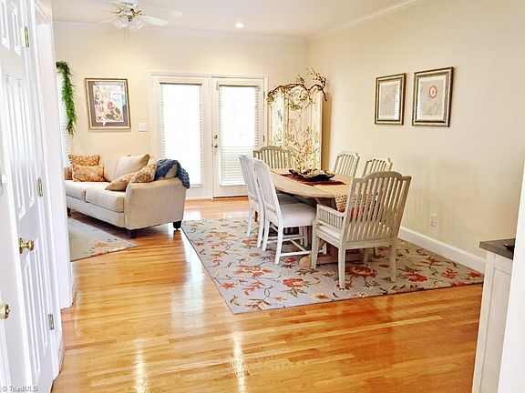 2nd image of 303D Oleander Dr