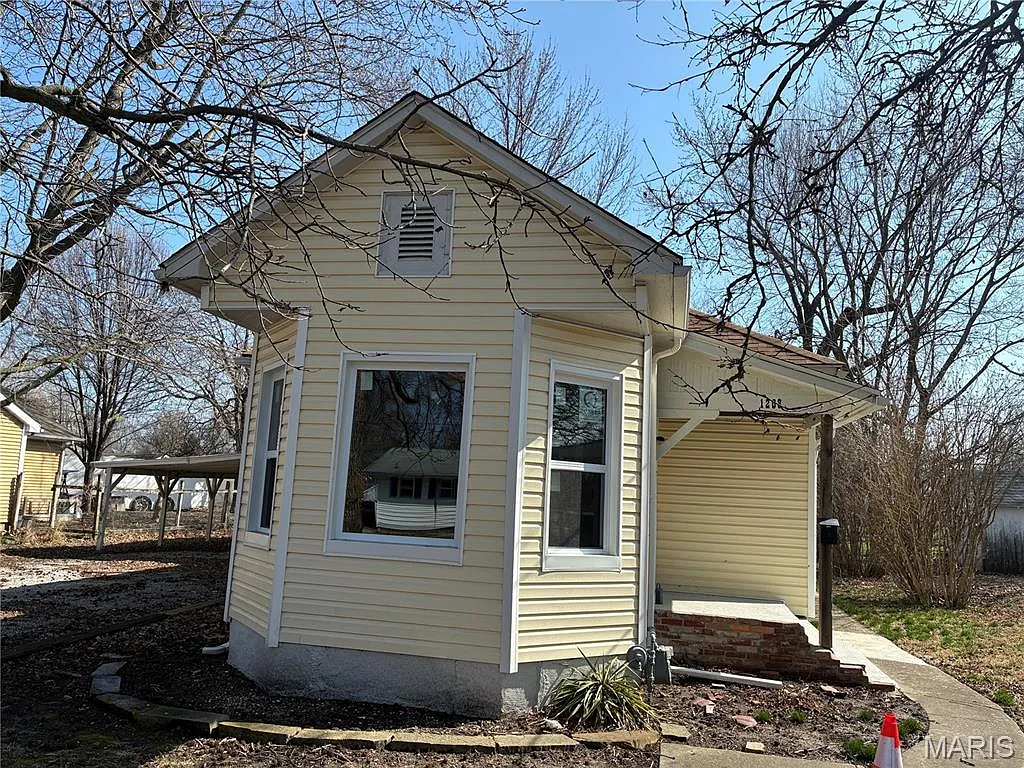 1208 N Madison St photo 1