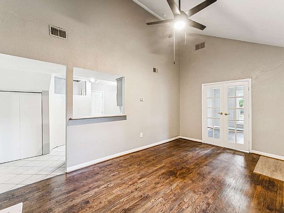 4th image of 2709 S 51st Ct