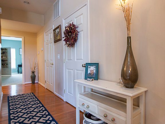 4th image of 194 Moonstone Dr