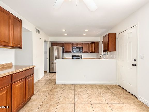 3rd image of 610 E Montebello Ave #40