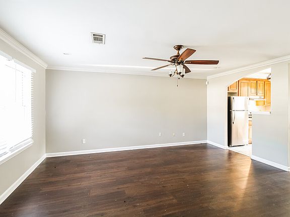 3rd image of 406 Tina Hely Ct