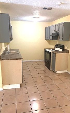 2nd image of 7609 Windsor Oaks