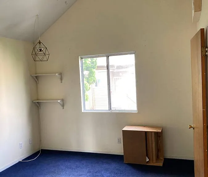 537 Georgina Ave — Photo 3
