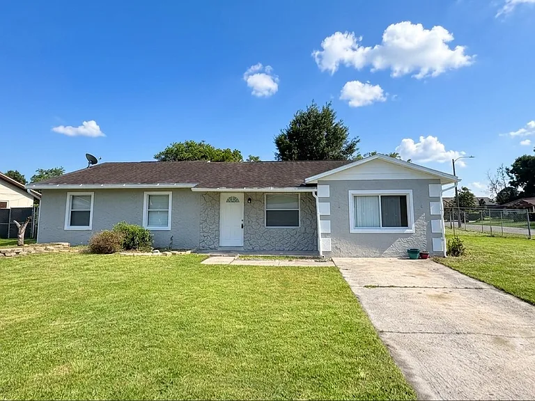 4428 Carousel Rd — Photo 1