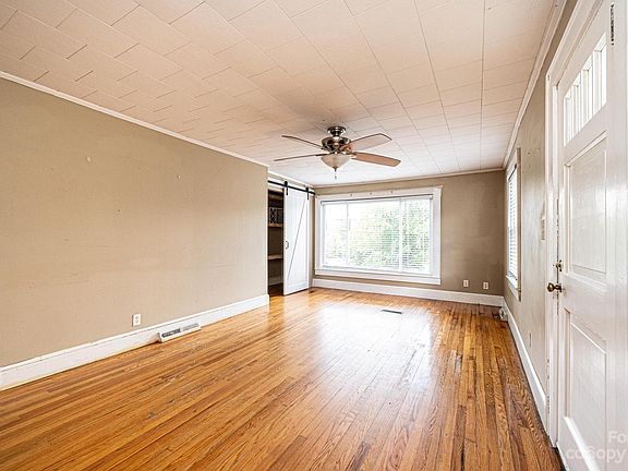 5th image of 104 Kincaid Hill Dr