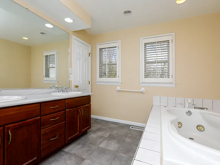10306 Fleming Ave — Photo 16