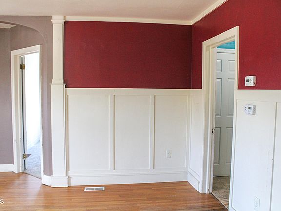4th image of 208 4th St NE