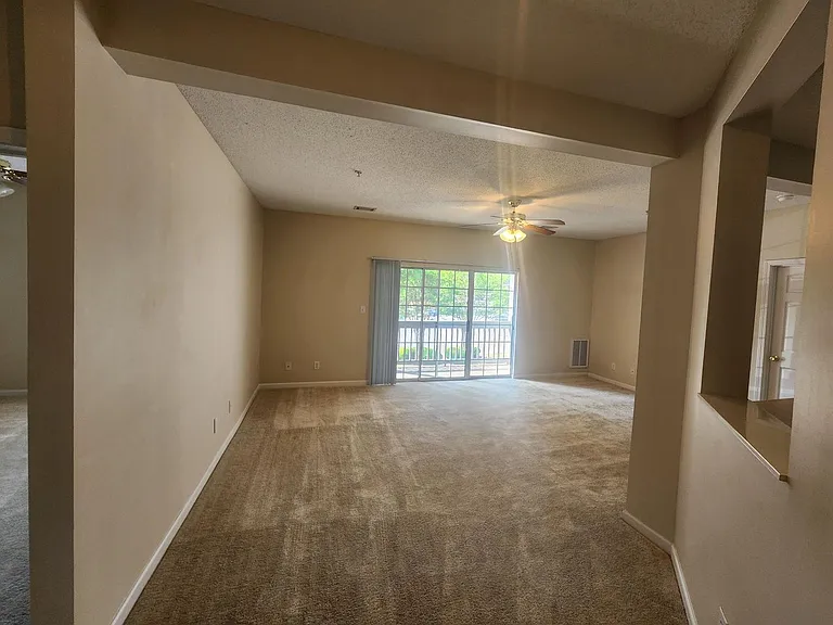 140 Wexford Dr #202 — Photo 2
