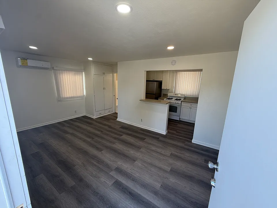 242 E Del Amo Blvd #A