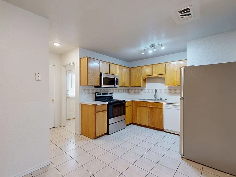 2806 Kerrville Ct #B — Photo 7