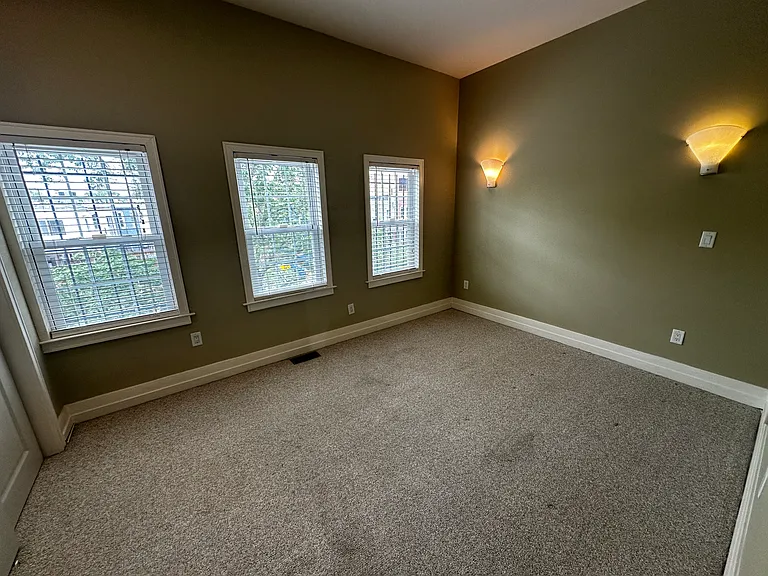 233 16th St SE — Photo 37