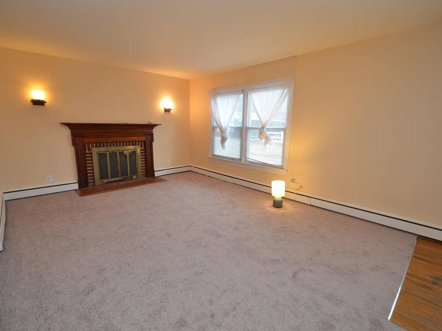 4 bed, 2000 sqft, $2,450 — Photo 3