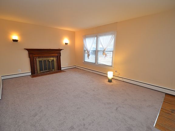 Living room (No use of fireplace)