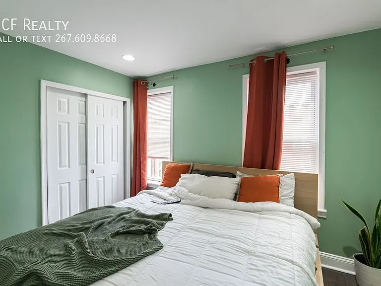 2033 Sigel St — Photo 13