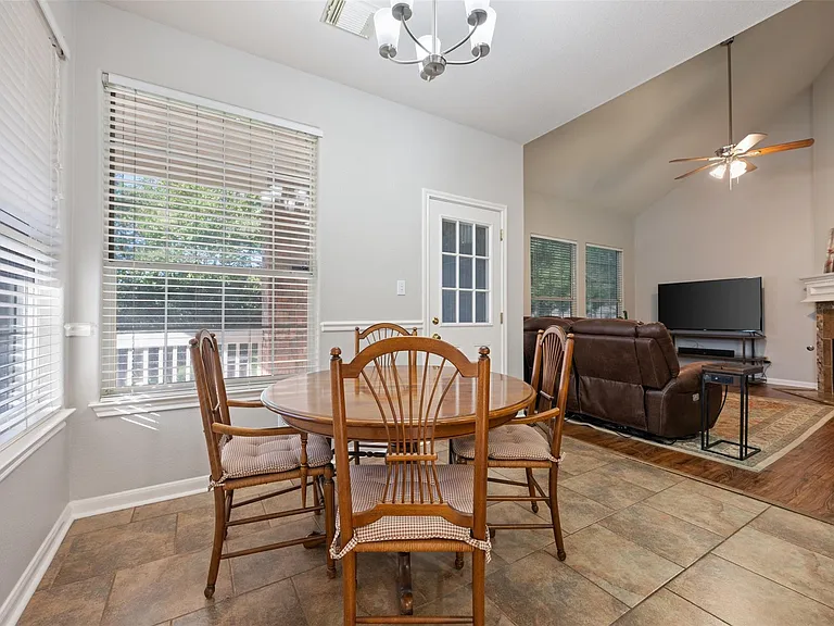 4435 Hunters Lodge Dr — Photo 16