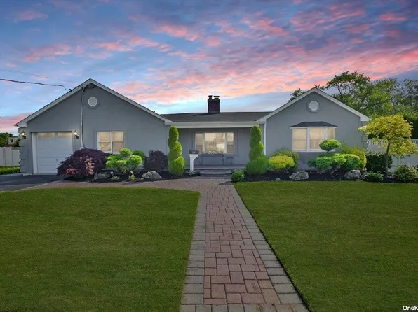 59 S Crescent Drive, Farmingdale, NY 11735