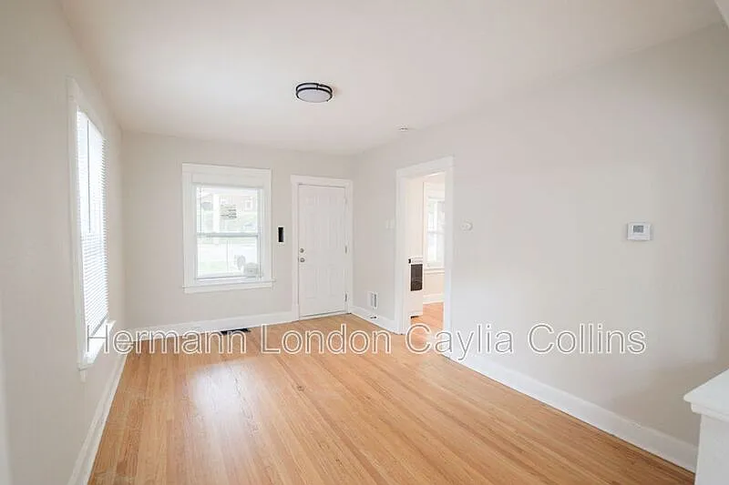 2 bed, 1.0 bath, 900 sqft, $1,099 — Photo 2