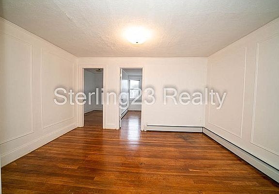4th image of 20-40 32nd St #2