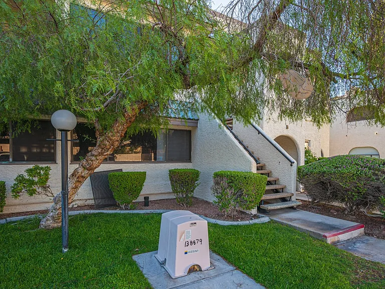 1406 Santa Margarita St #B — Photo 6
