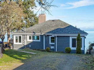 484 Bay St, Qualicum Beach, BC V9K 1J9