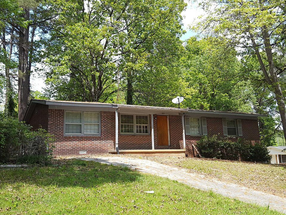 2nd image of 692 Manor Way