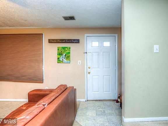 3rd image of 8820 Middleburg Ct
