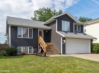 1526 Hemingway Ln, Iowa City, IA 52240
