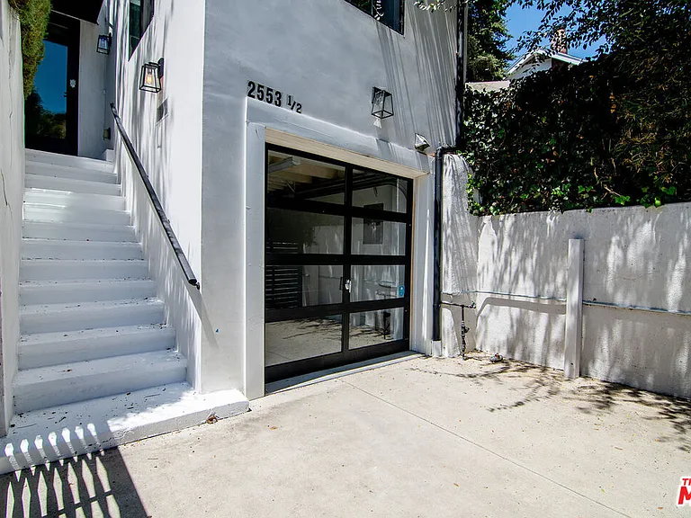 2553 1/2 Glen Green St — Photo 5