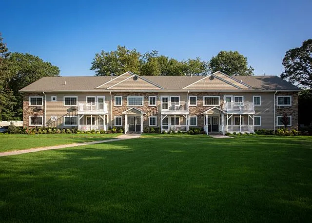 Fairfield Estates at St. James — Photo 3