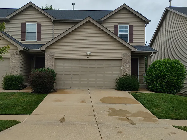 523 Country Circle Dr — Photo 1