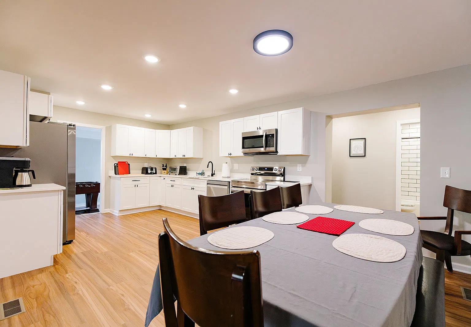 6 bed, 4.5 bath, 2200 sqft, $4,050 — Photo 4