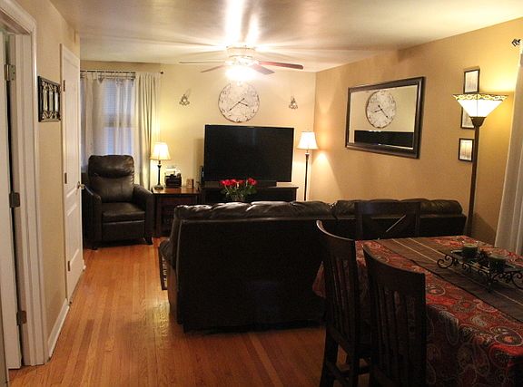3rd image of 3552 N Natoma Ave