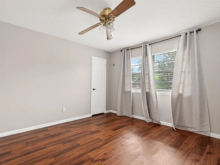20211 Salzburg Ln — Photo 34