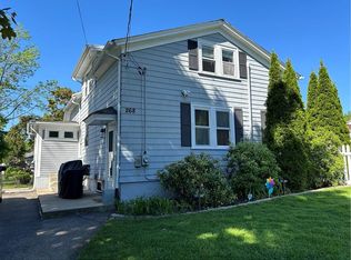 268 Olney Arnold Rd, Cranston, RI 02921