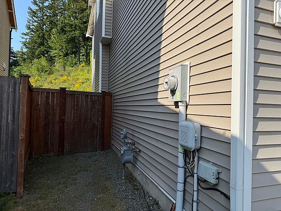 3rd image of 1529 202nd Street Ct E