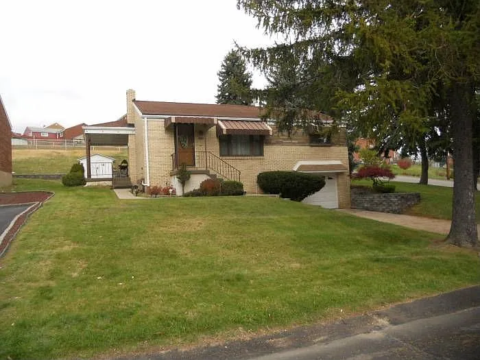 3644 Pinewood Dr photo 1