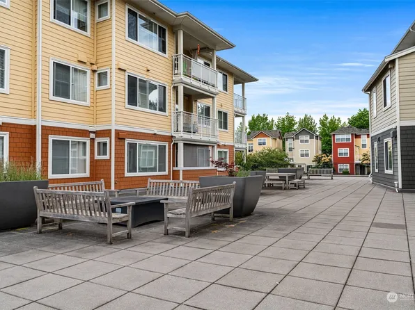 564 225th Lane NE #A203, Sammamish, WA 98074