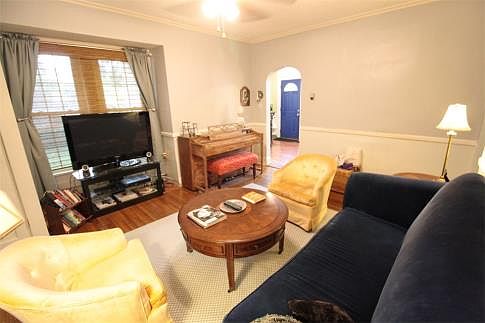 Living Room - 45 Pacemont