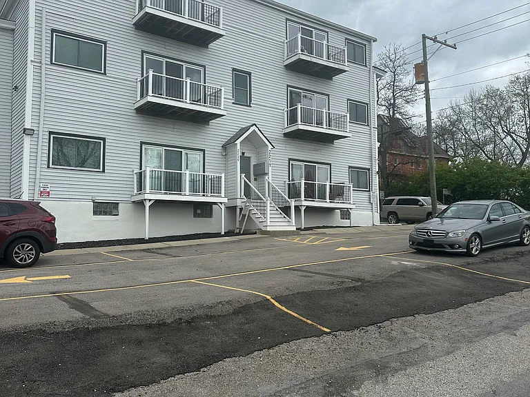 2219 Kenton St #A — Photo 9