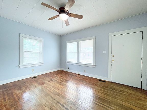 3rd image of 102 W 8th Ave
