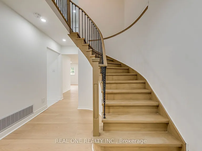 655 Paragon Pl E — Photo 27