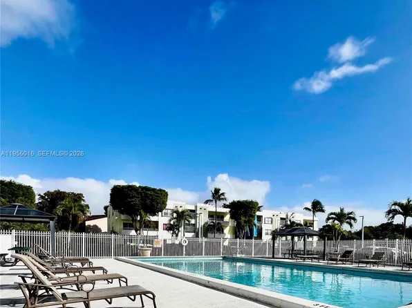 10785 SW 108th Ave APT 308, Miami, FL 33176