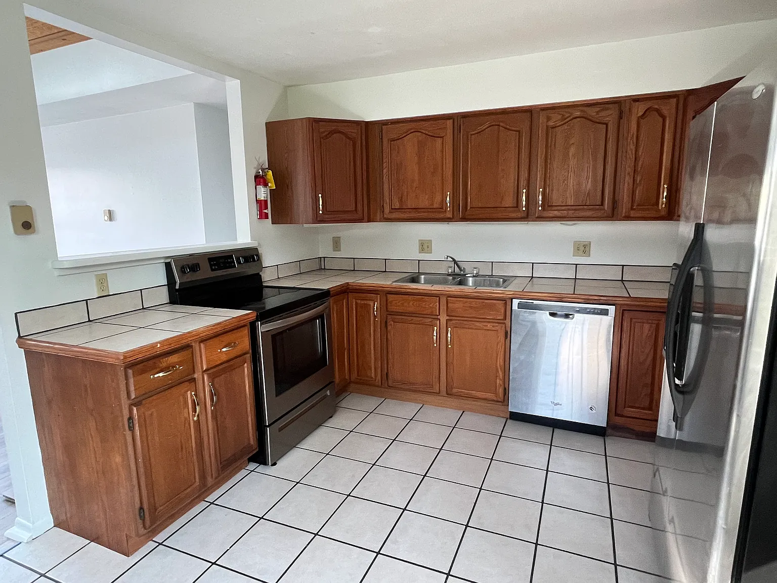 5 bed, 1200 sqft, $1,600 — Photo 1