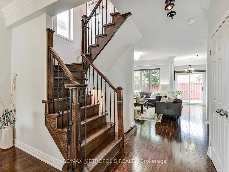 24 Viceroy Cres #MAIN — Photo 10