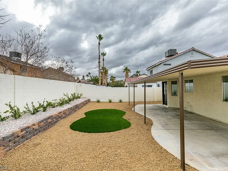 598 Jackson Dr — Photo 36