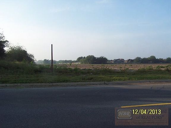 3rd image of 1902 E Vinson Ave